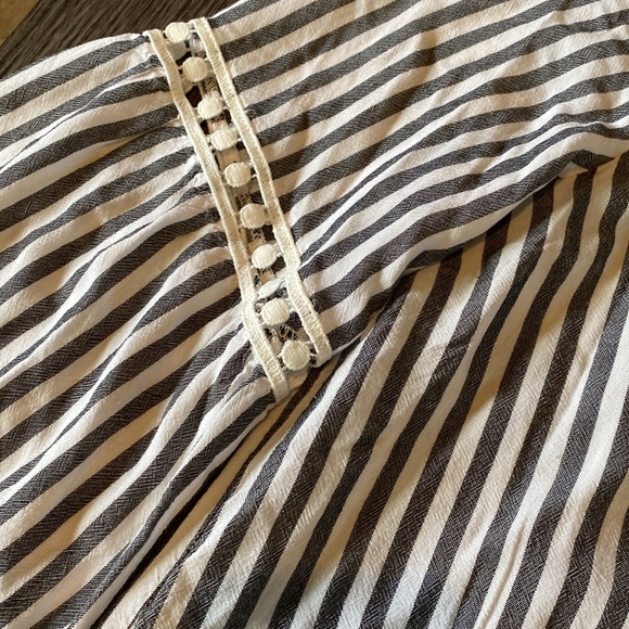 ALYX gray/white striped blouse. Size L. Bell sleeves. Tie front. 3 buttons - Picture 7 of 12